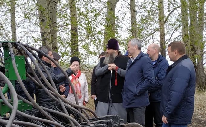На полях в Ордынском районе побывал губернатор Андрей Травников