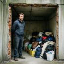 Житель Миасса пробурил проход в общий подвал и устроил там кладовую Житель Миасса пробурил проход в общий подвал и устроил там кладовую